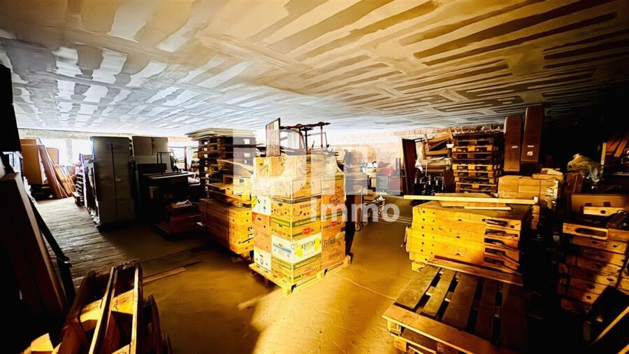 Modernisierter Gewerbekomplex (2 Gebäudeteile) mit langfristigem Mieter + freie Flächen im OG - Gebäude 3 OG Lager 3